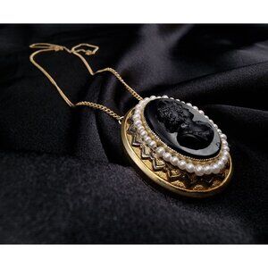 Vintage 1950s-1960s Gold Black Cameo Necklace With Black Resin Portrait